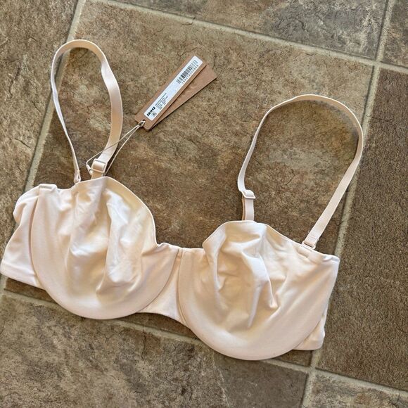 Skims Smoothing Intimates Unlined Strapless Bra Sand Size 34C - Picture 4 of 9